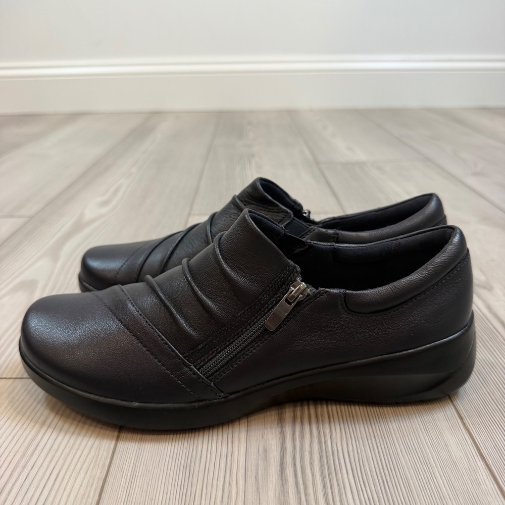 NEW Clarks Collection Kaetlyn Mila Navy Leather Ruched Side Zip Loafers 9.5 M